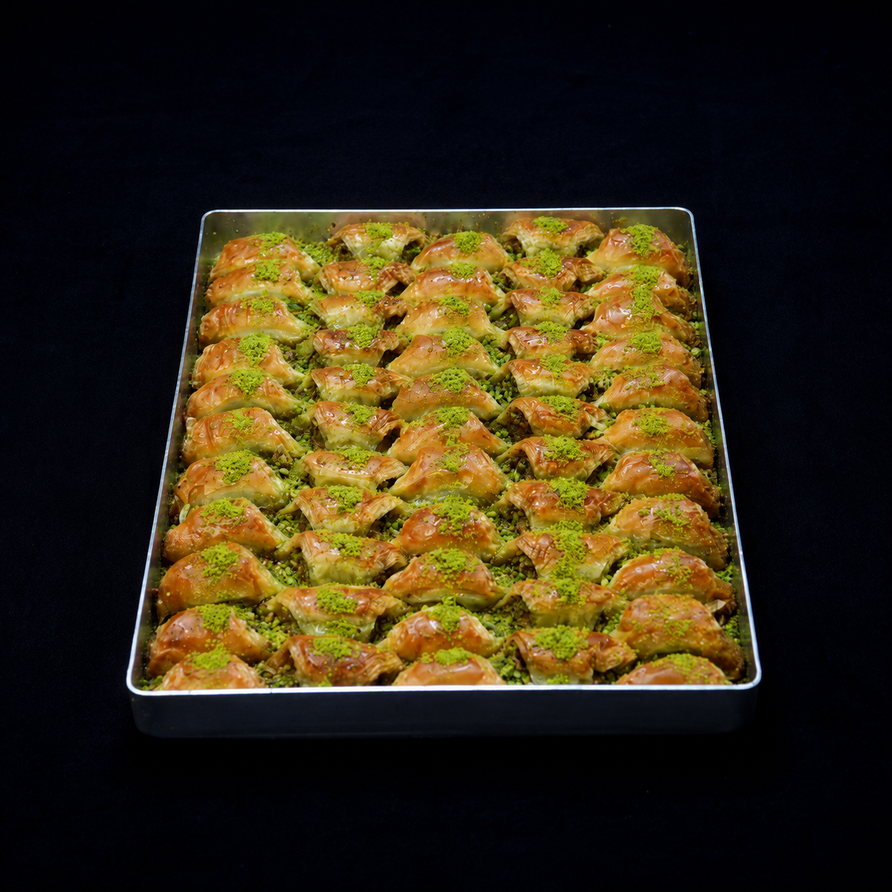 Fıstıklı Kaymaklı Tepsi Özel Şöbiyet - Neves Baklava