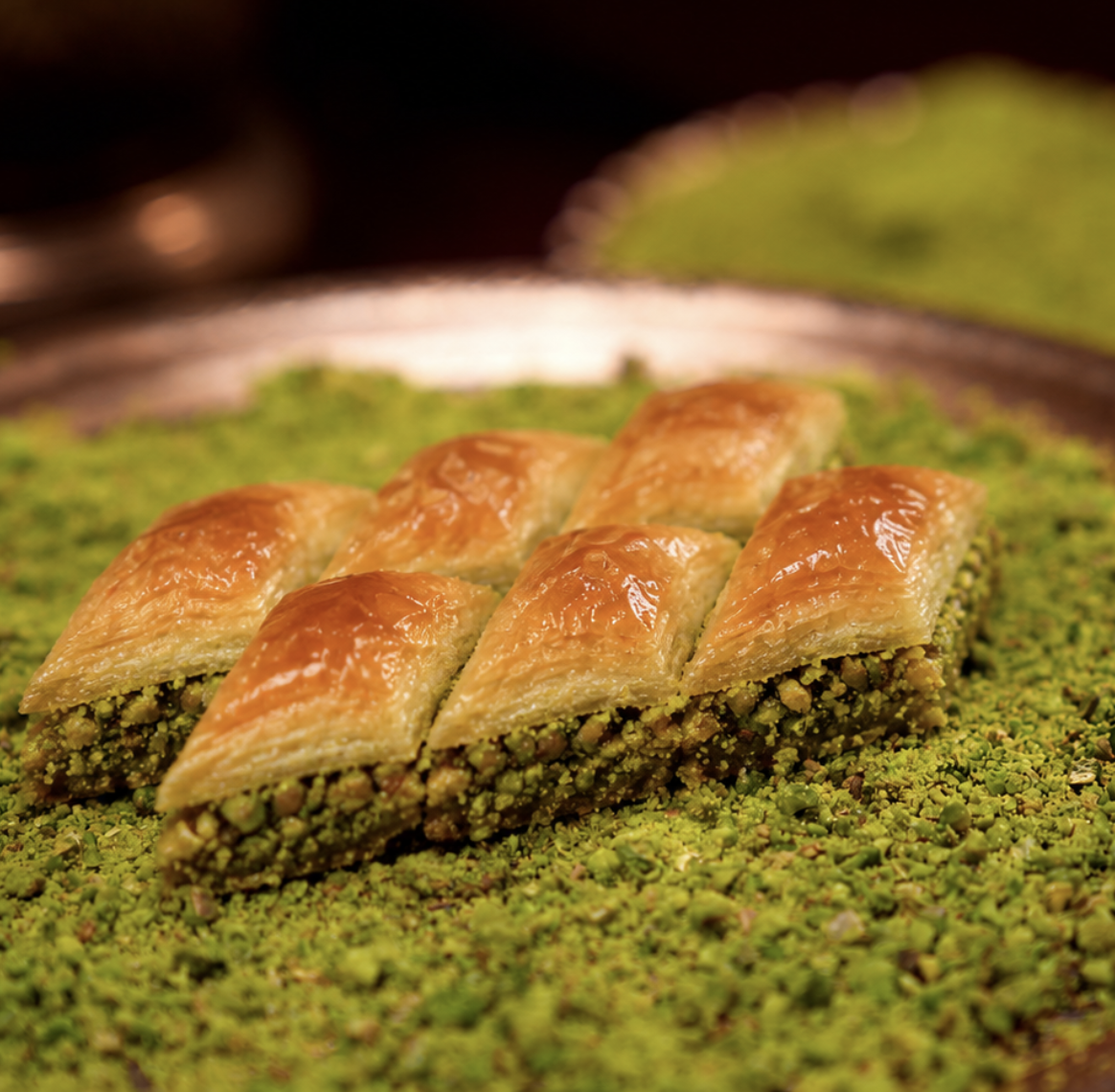 Neves Fıstıklı Mekik Baklava - Neves Baklava